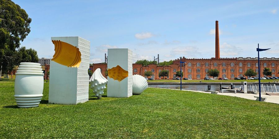 Monument to the Soft Eggs and Fábrica de Cerâmica Jerónimo Pereira Campos